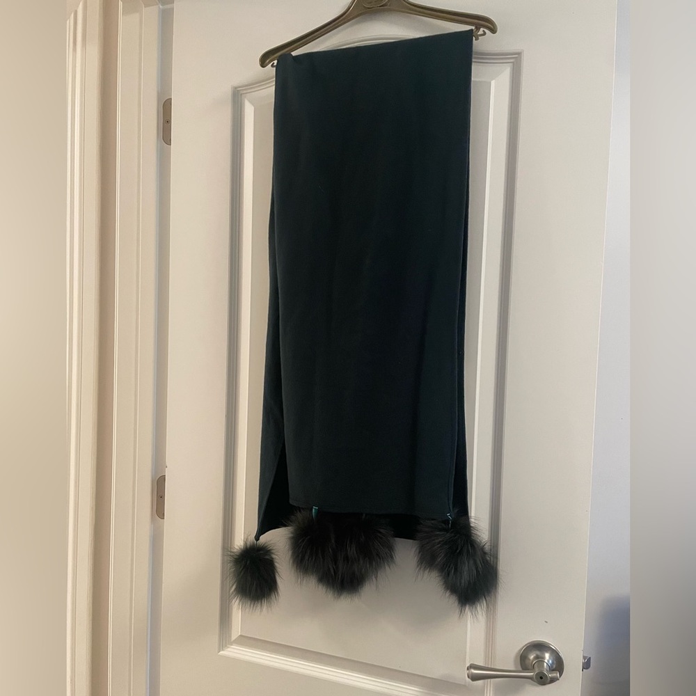 Elegant Dark Green Shawl with Fur Trim